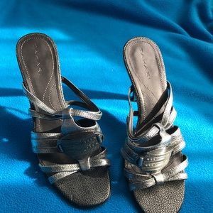 TAHARI Leather Heels 👠